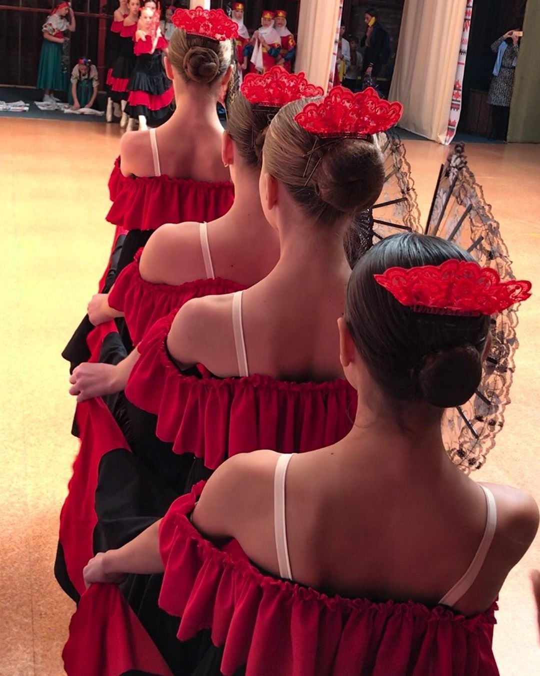 Запорожские танцовщицы покорили судей на всеукраинском хореографическом конкурсе (ФОТО)