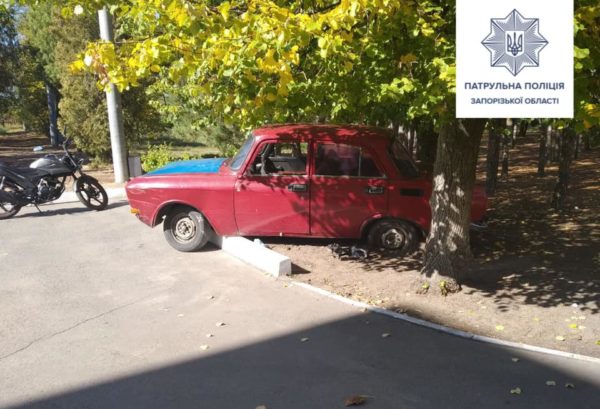 В Запорожье пьяный водитель заехал в школу прямо на автомобиле (ФОТО)