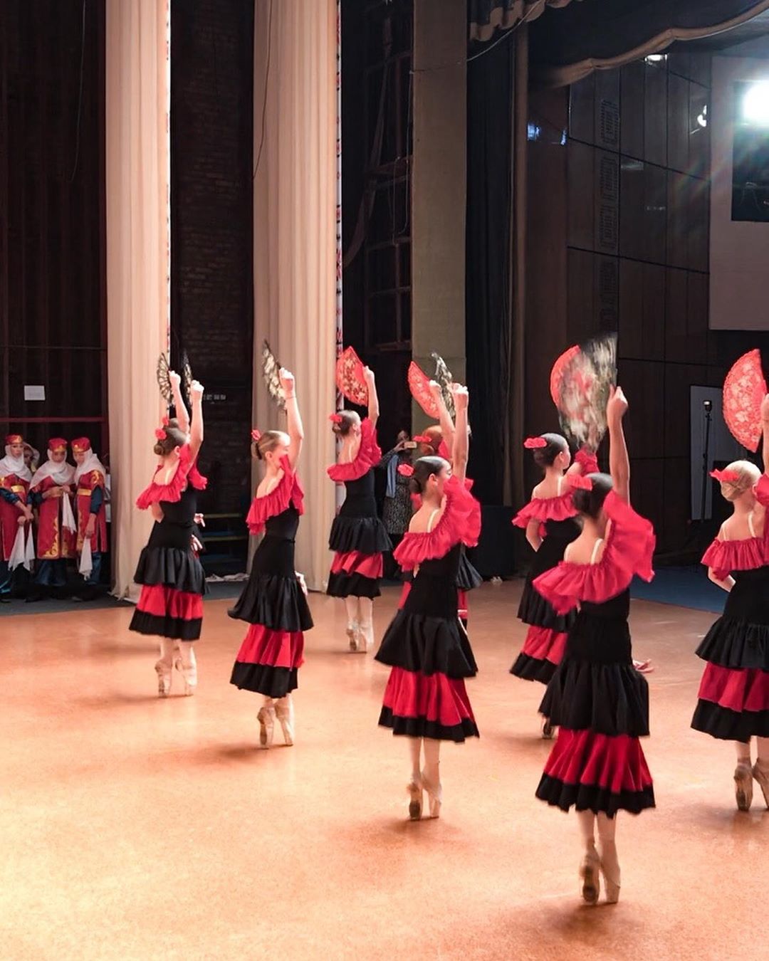 Запорожские танцовщицы покорили судей на всеукраинском хореографическом конкурсе (ФОТО)