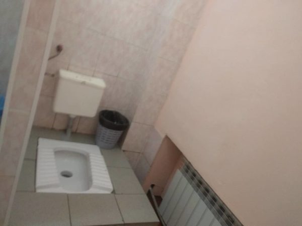 В Запорожье школьный туалет стал причиной скандала (ФОТО)