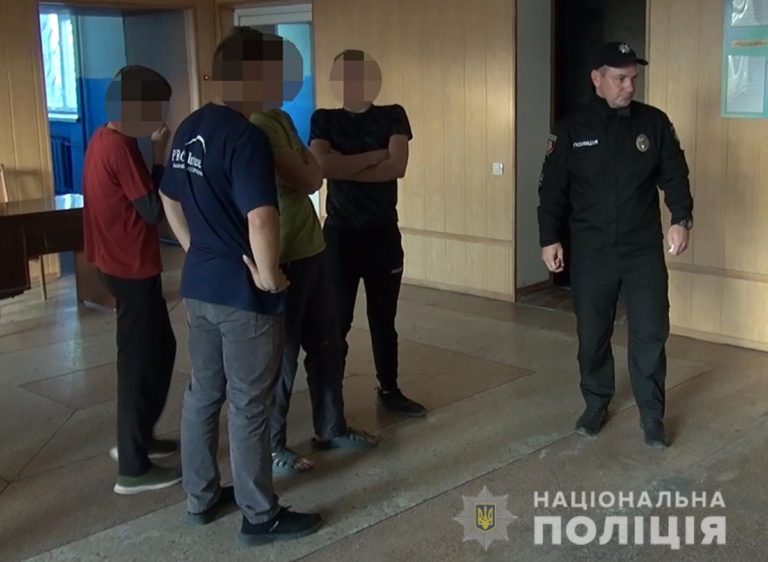 Задержан директор интерната, который эксплуатировал детский труд в Запорожской области (ФОТО)