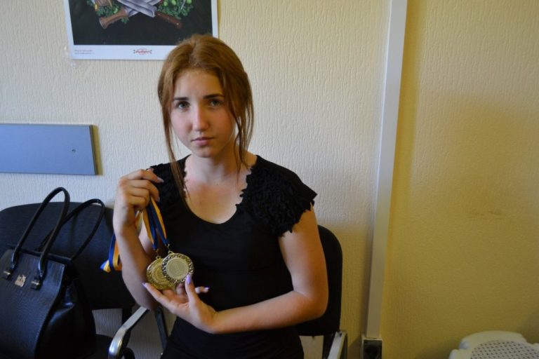 Юная чемпионка по боксу из Запорожья осталась без финансовой поддержки со стороны города (ВИДЕО)