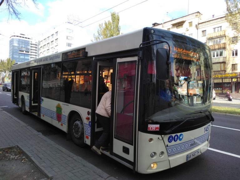 Муниципальные автобусы в Запорожье не выдержали проверку на прочность (ВИДЕО)
