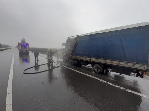 На трассе "Запорожье-Днепр" пылал многотонный грузовик (ФОТО)
