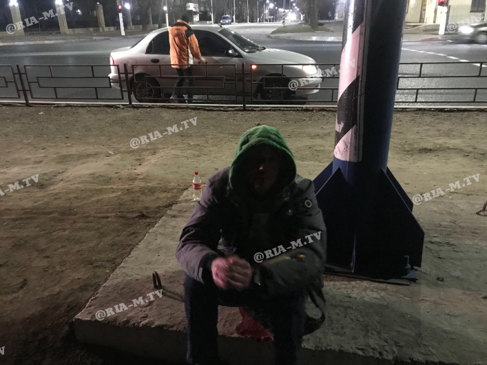 В Запорожской области пьяный пешеход бросился под автомобиль (ФОТО)