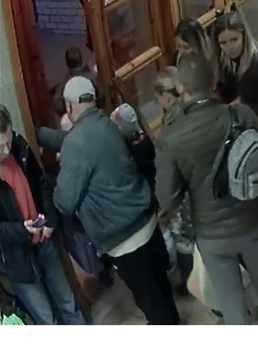 В Запорожье "школьный" вор попал на камеры видеонаблюдения: преступника разыскивают (ФОТО)