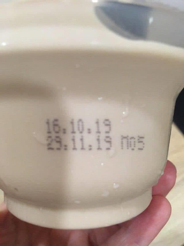 В сети гипермаркетов запорожанка купила молочные продукты с плесенью (ФОТО)