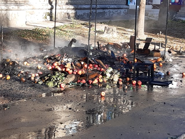 В Запорожье внутри овощной лавки сгорел человек (ФОТО)