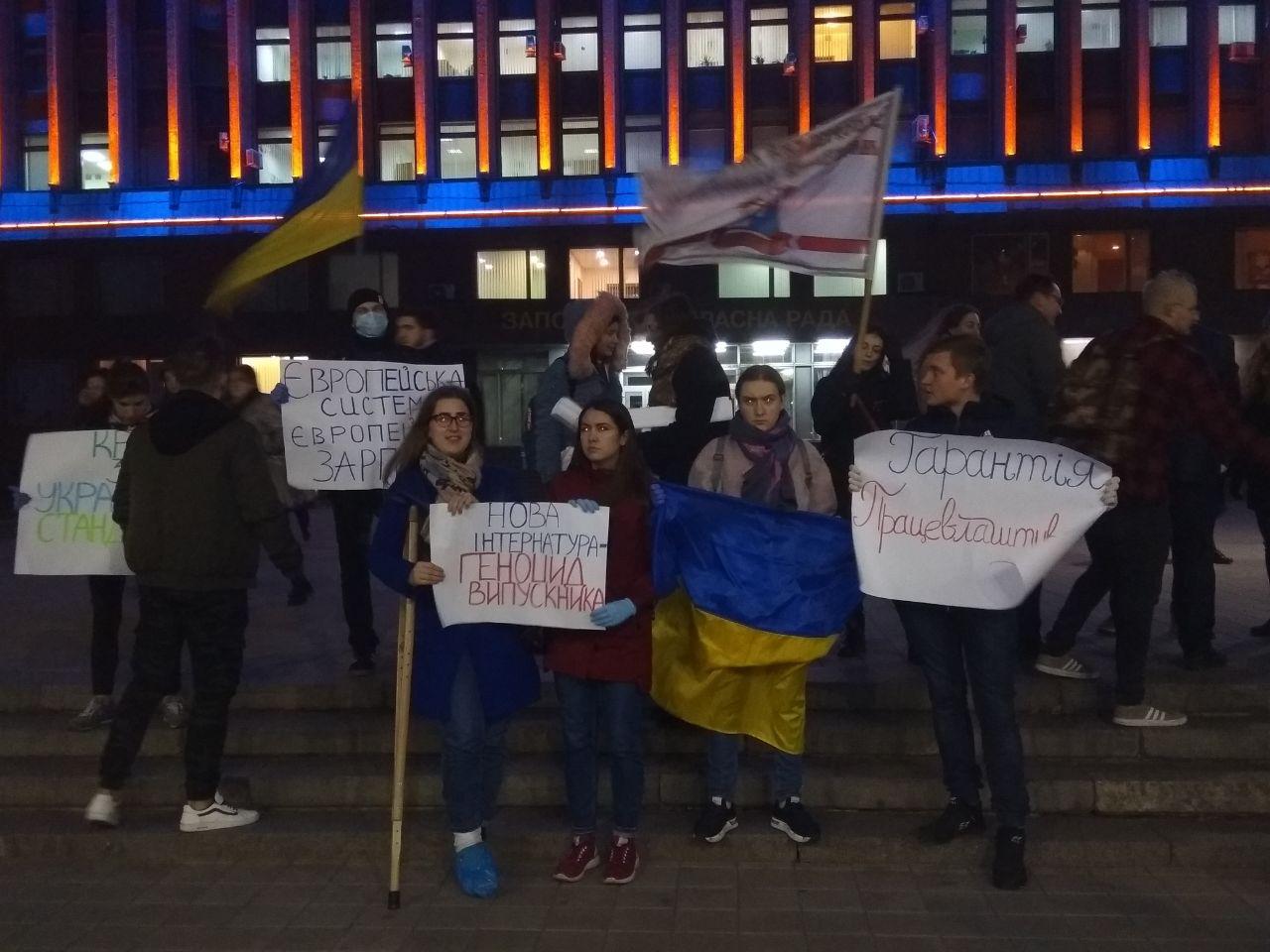 Запорожские студенты-медики собрались на масштабную акцию протеста (ФОТО)