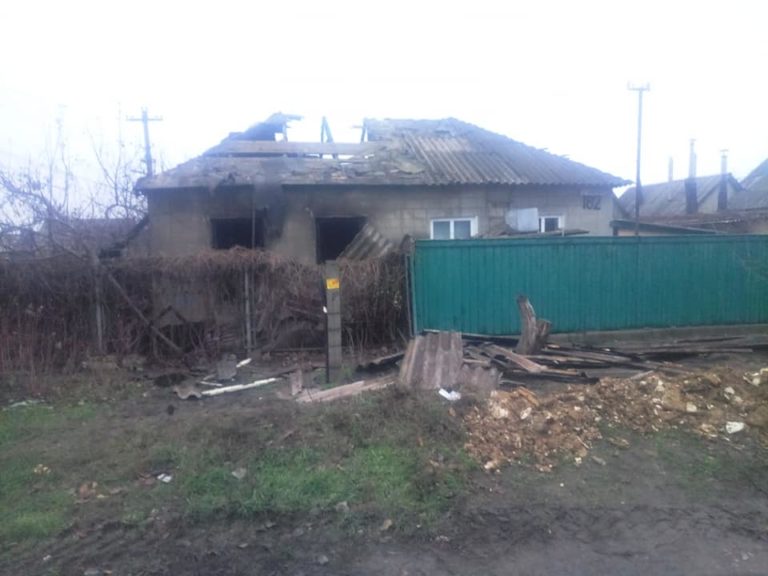В Запорожье огонь охватил жилой дом: погиб ребенок (ФОТО)