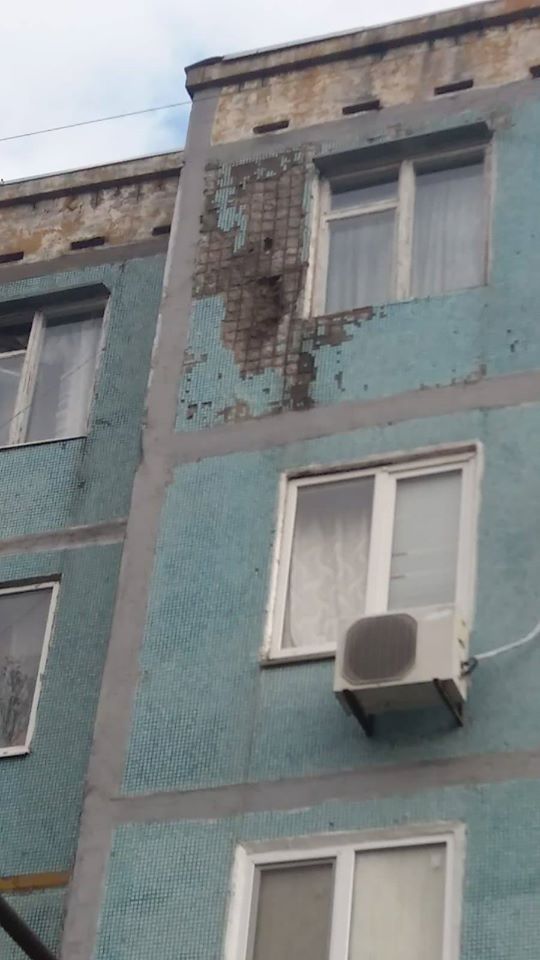 В стенах - сквозные дыры: в Запорожской области рассыпается многоэтажка (ФОТО)