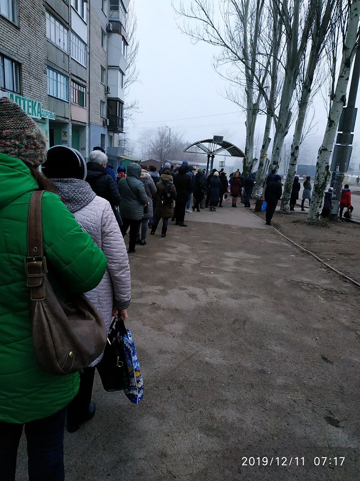 Очереди на маршрутки в Запорожье продолжают бить рекорды (ФОТО)