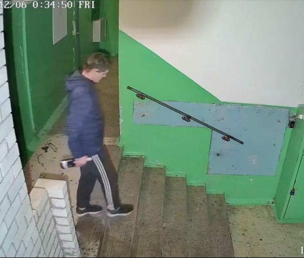 В Запорожской области парень занимался непотребными делами в подъезде (ФОТО)