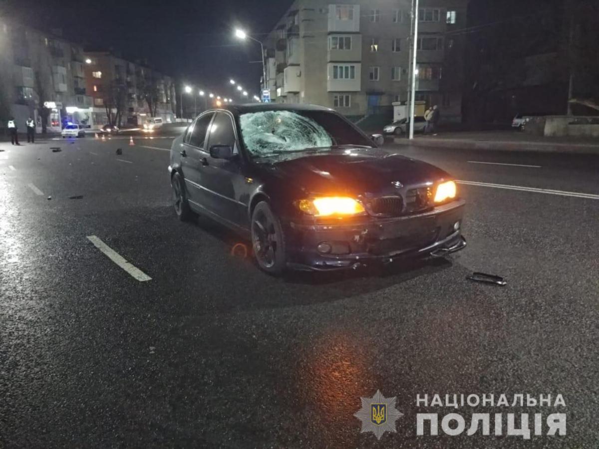 В Запорожской области под колёсами авто скончалась молодая девушка (ФОТО)