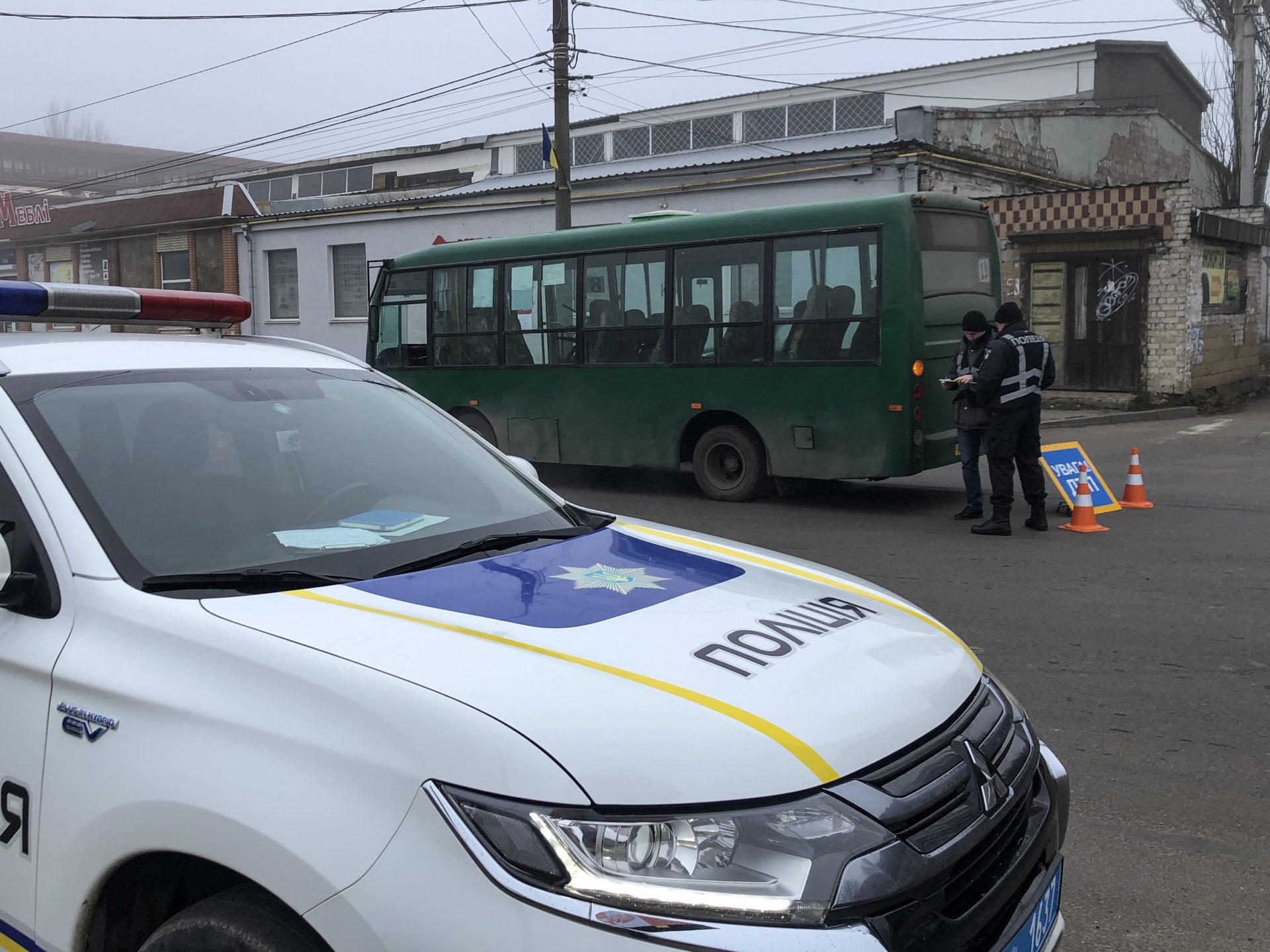 Пенсионер из Запорожской области едва не погиб под колёсами маршрутки (ФОТО)