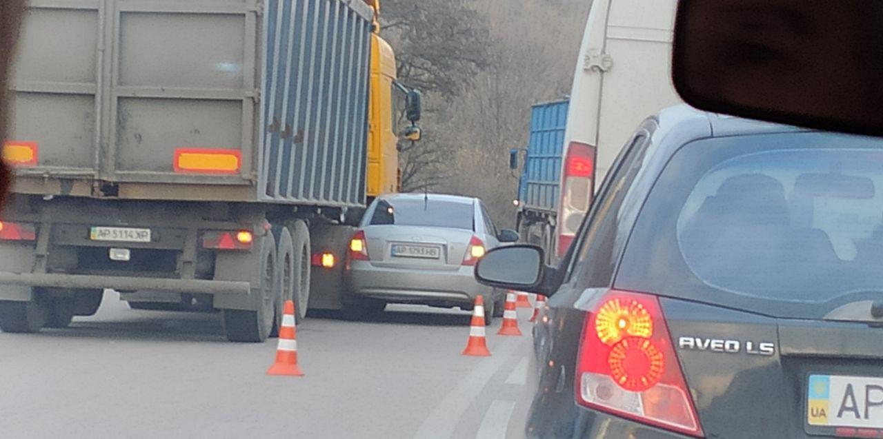 На въезде на мост Преображенского в Запорожье ДТП: проезд затруднён (ФОТО)
