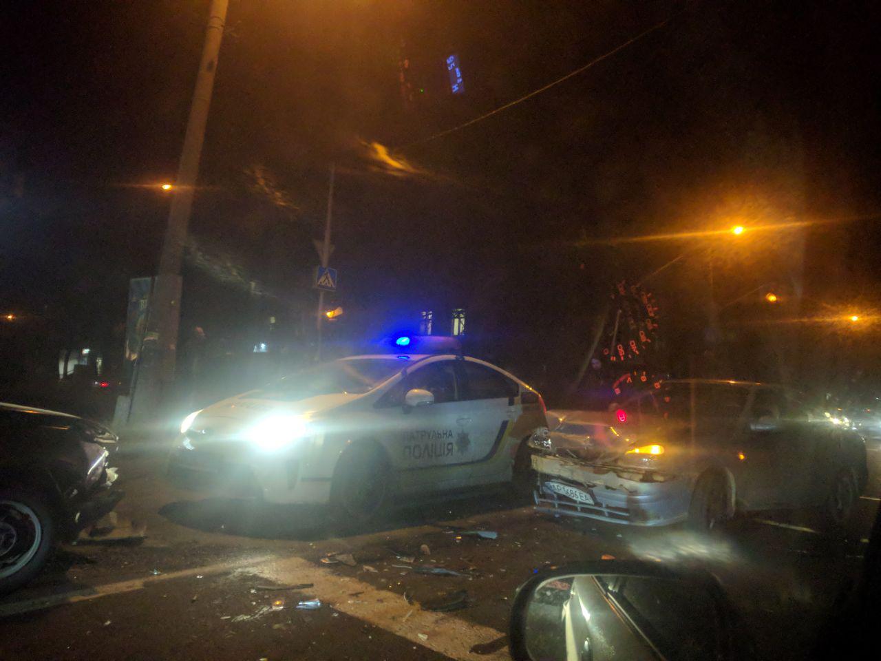Ночь аварий: в Запорожье на мокрых улицах произошло сразу несколько ДТП (ФОТО)