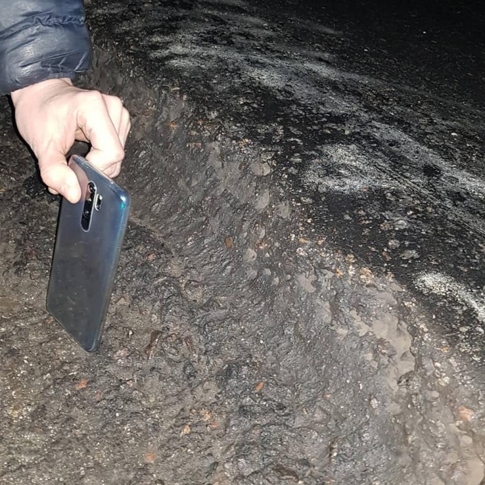 Водители в Запорожской области рискуют провалиться в яму на трассе (ФОТО)