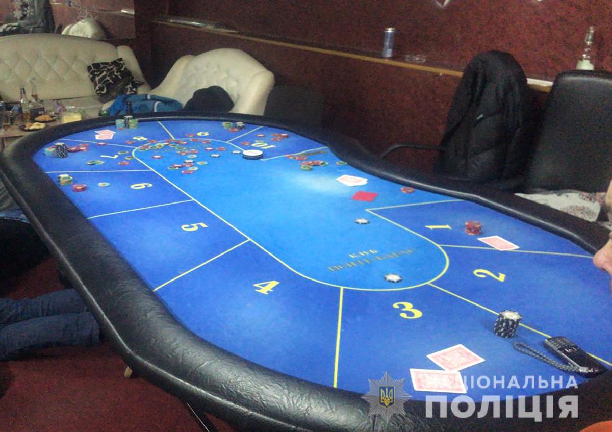 Игры по-взрослому: в Запорожской области "накрыли" группировку любителей покера (ФОТО)