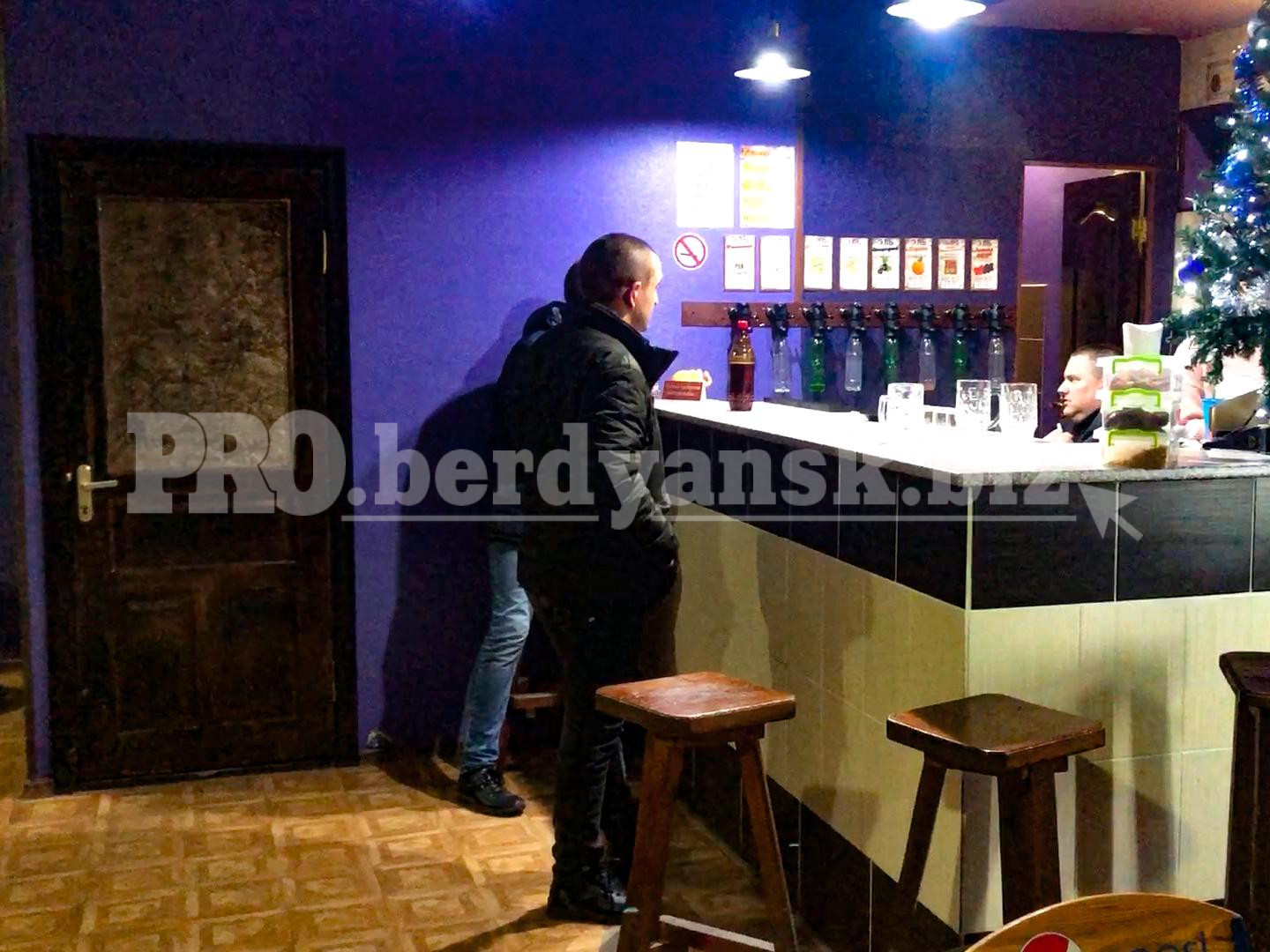 В Запорожской области двое нетрезвых военных взяли в плен посетителей кафе (ФОТО)