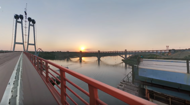 Курьёз: в Запорожье достроили мосты (ФОТО, ВИДЕО)