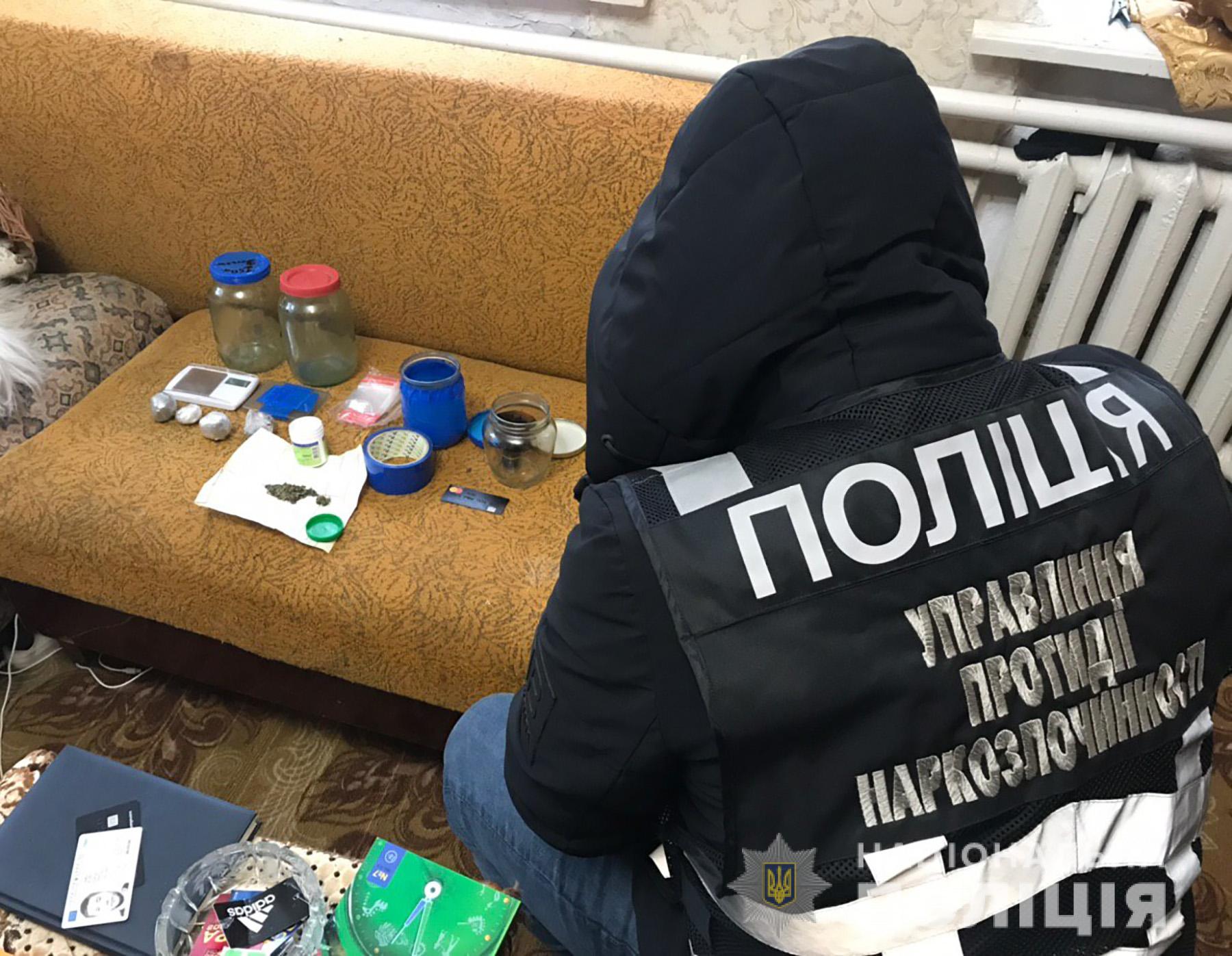 У жителя Запорожской области изъяли большой полиэтиленовый пакет "травки" (ФОТО)