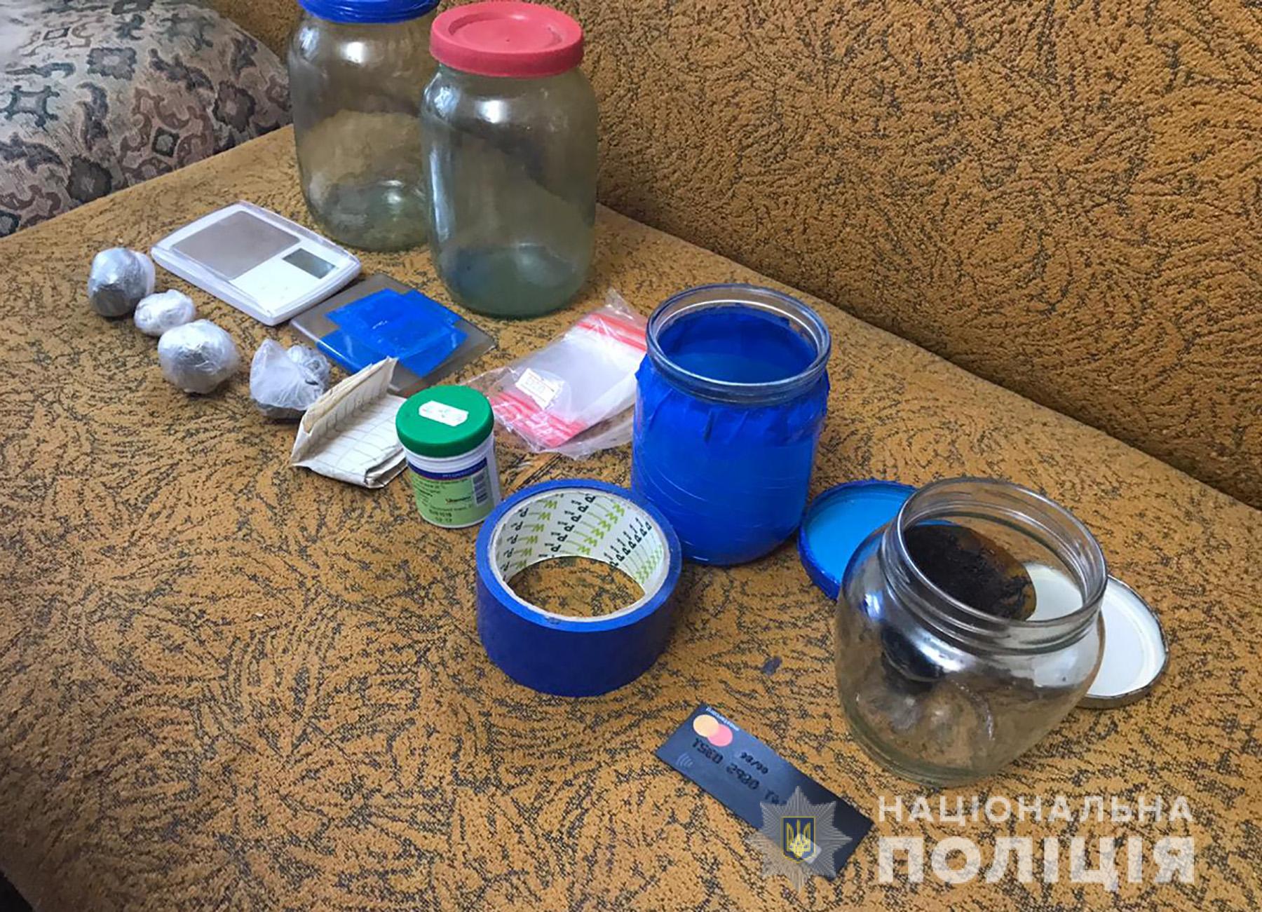 У жителя Запорожской области изъяли большой полиэтиленовый пакет "травки" (ФОТО)