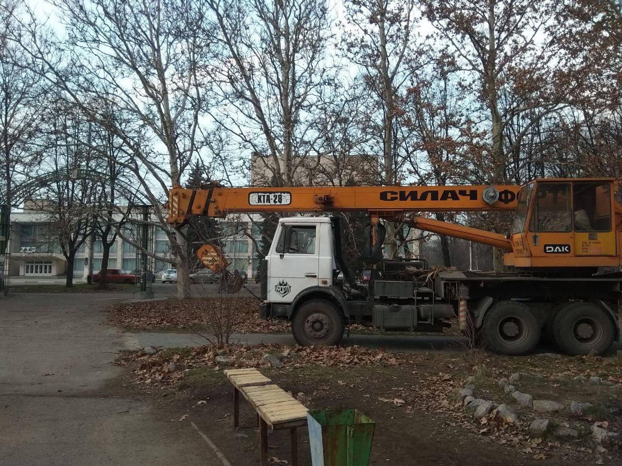 В Запорожье демонтируют Кремлёвский парк: кто и зачем, что будет на новом месте (ФОТО)