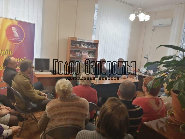 Геннадий Фукс и Владимир Москаленко поддержали областную библиотеку для юношества