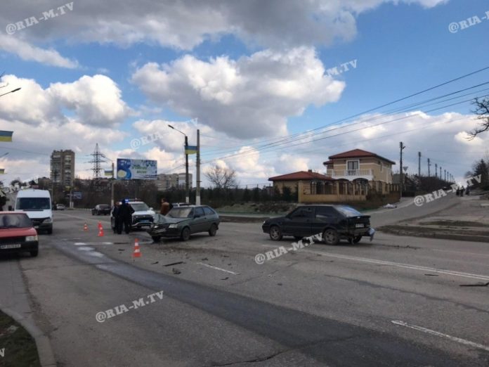 В Запорожской области из-за серьезного ДТП автомобили "раскидало" по дороге (ФОТО)