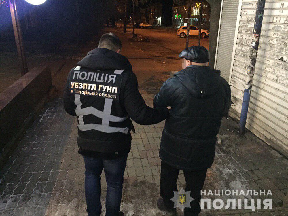 В Запорожье мужчина держал бордель в центре города (ФОТО)