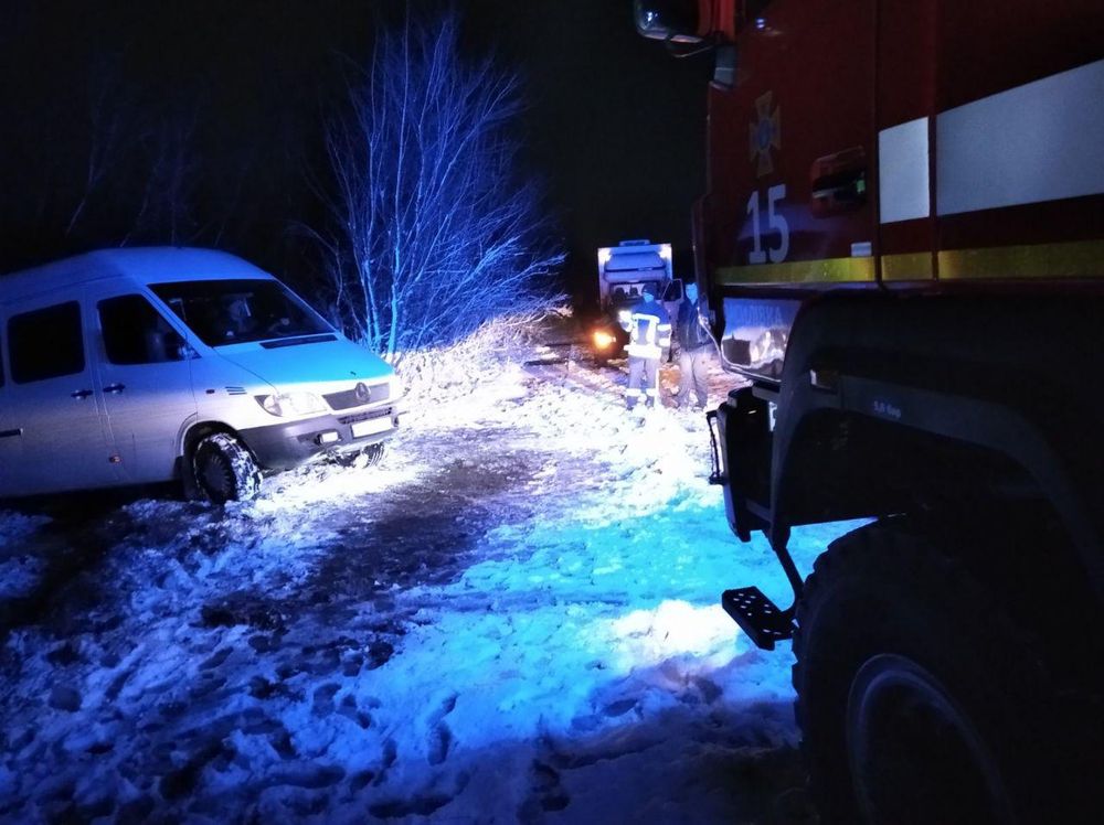 В Запорожской области беременная женщина застряла в снежной ловушке (ФОТО)