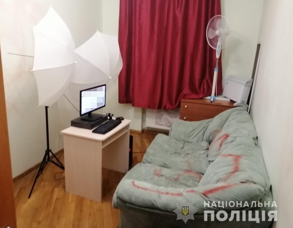 Нелегальный заработок вебкам-моделей в Запорожье: полиция "накрыла" порностудию (ФОТО)