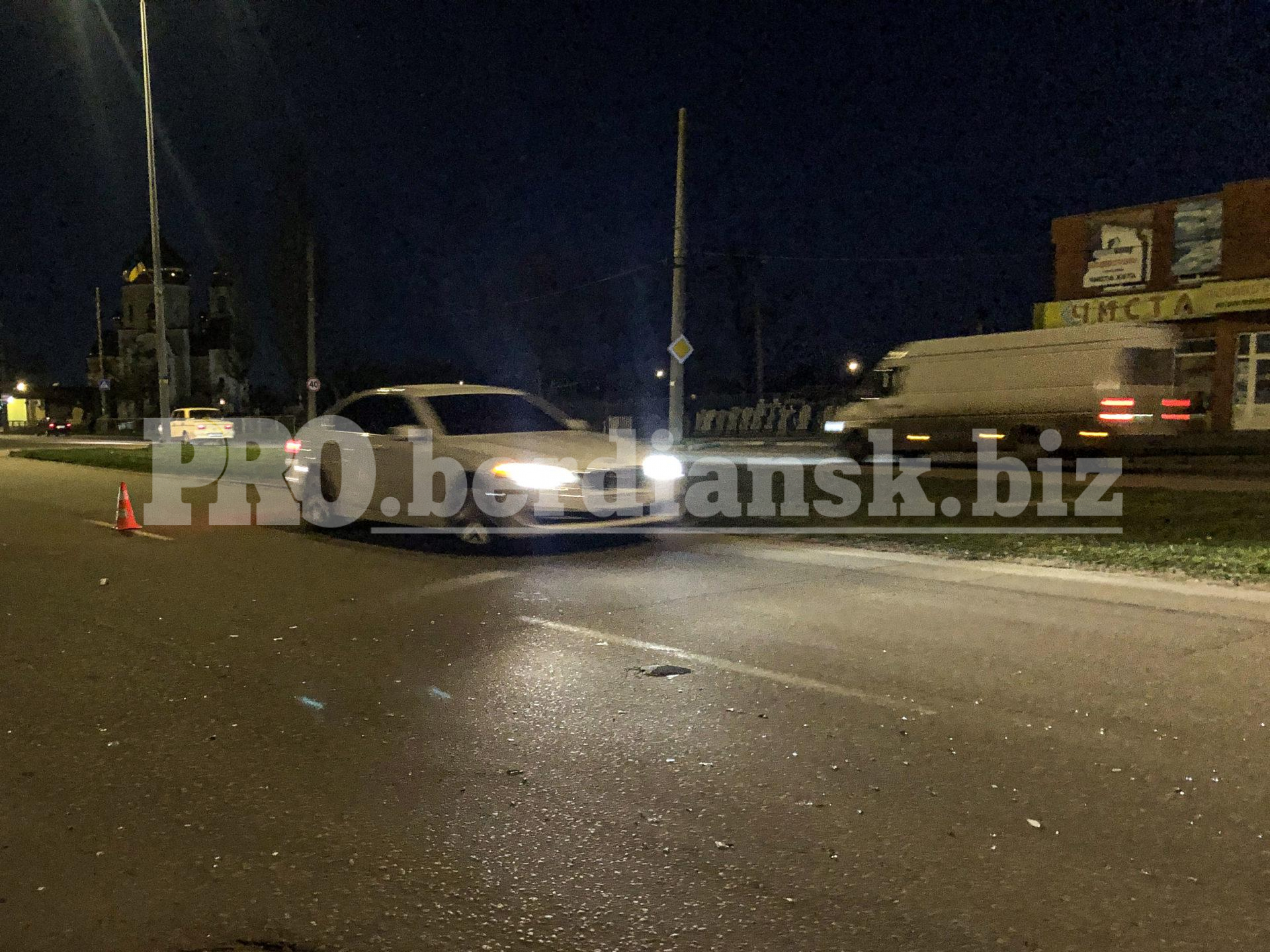 В Запорожской области обнаженный парень бросался под автобус (ФОТО)