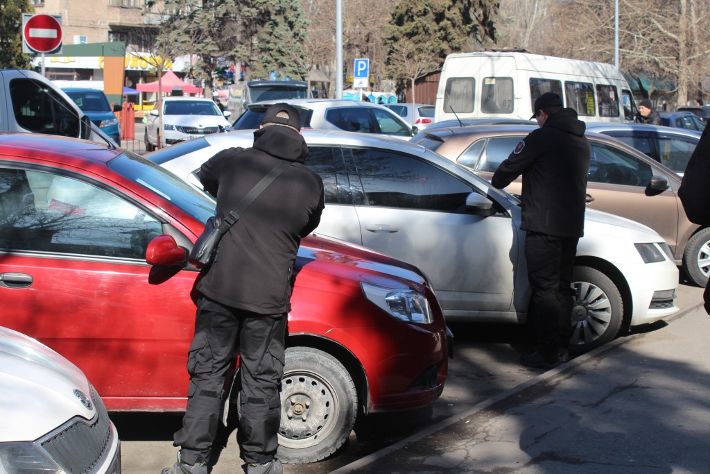 В Запорожье "на охоту" вышли инспекторы по парковке (ФОТО)