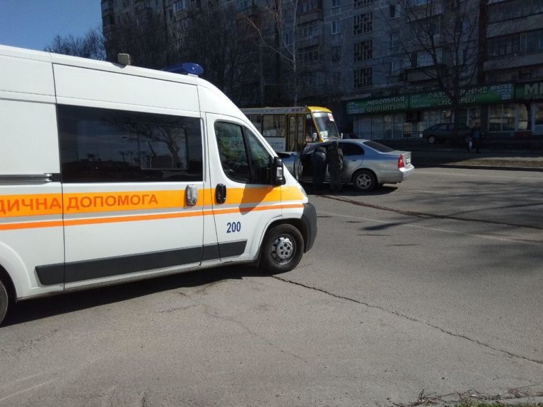 В центре Шевченковского района в Запорожье произошло ДТП: в одной из машин был ребёнок (ВИДЕО)