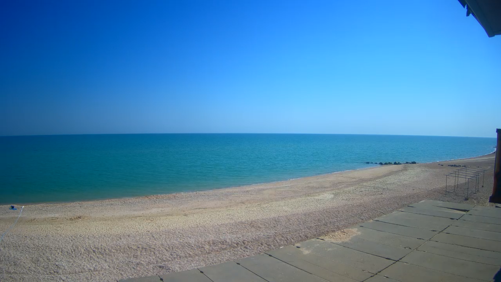 Пустой пляж и безжизненная коса: как выглядит Азовское море "на карантине" (ФОТО)