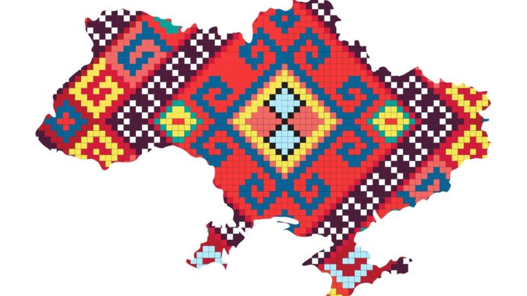 Ко Дню вышиванки в Мелитополе «приоделась» даже арка (ФОТО)