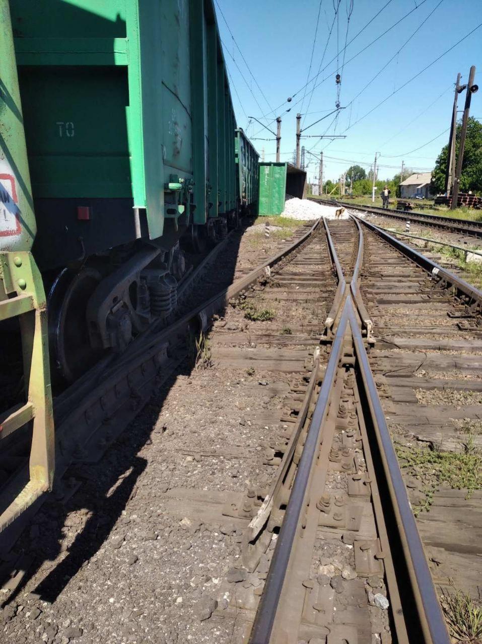 В Запорожье сошел с рельсов железнодорожный состав (ФОТО)