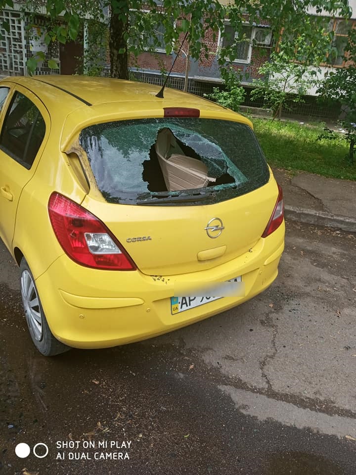 В спальном районе Запорожья "вскрывают" дорогие автомобили (ФОТО)