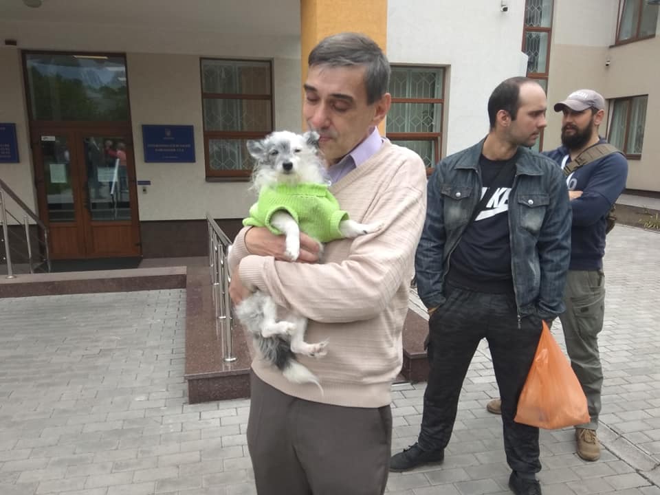 Подробности резонансного дела о собаке, которую выкинули на рельсы в Запорожье: суд не состоялся (ФОТО)