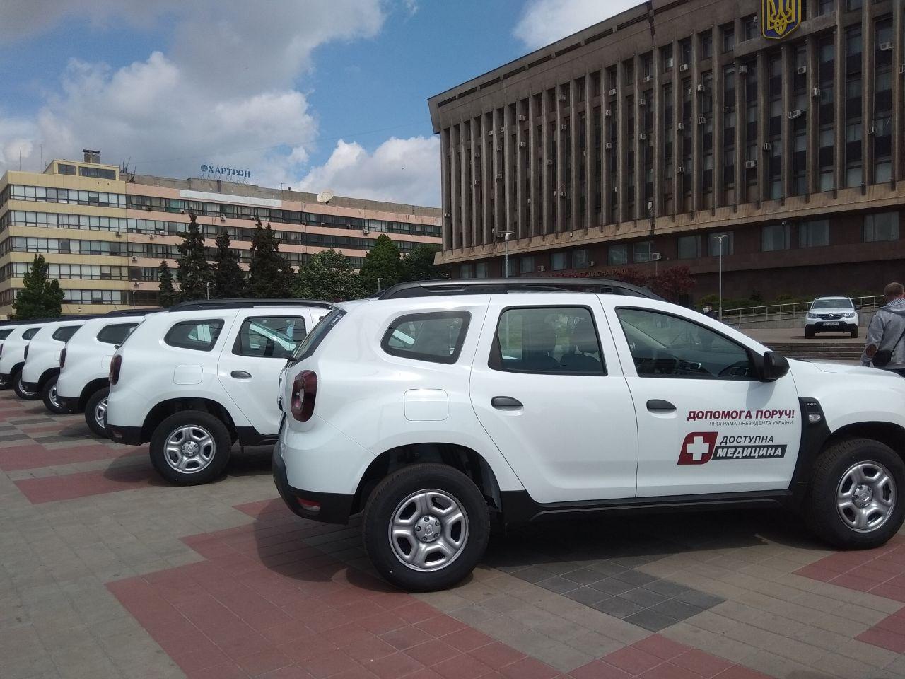 Авто есть, бензина нет: амбулаториям в Запорожской области подарили новые внедорожники (ФОТО)