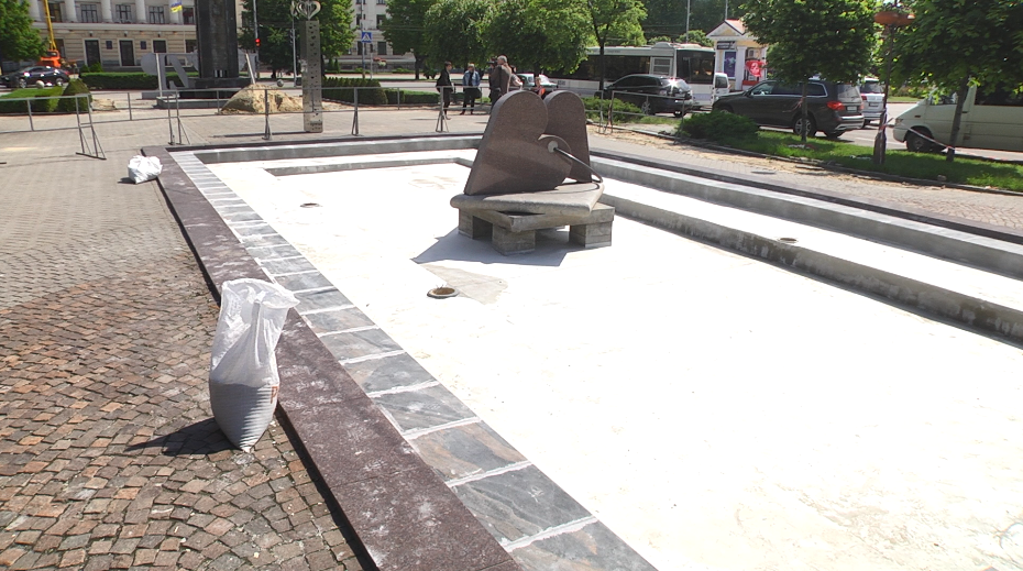 В Запорожье начали ремонтировать любимые всеми фонтаны (ФОТО)