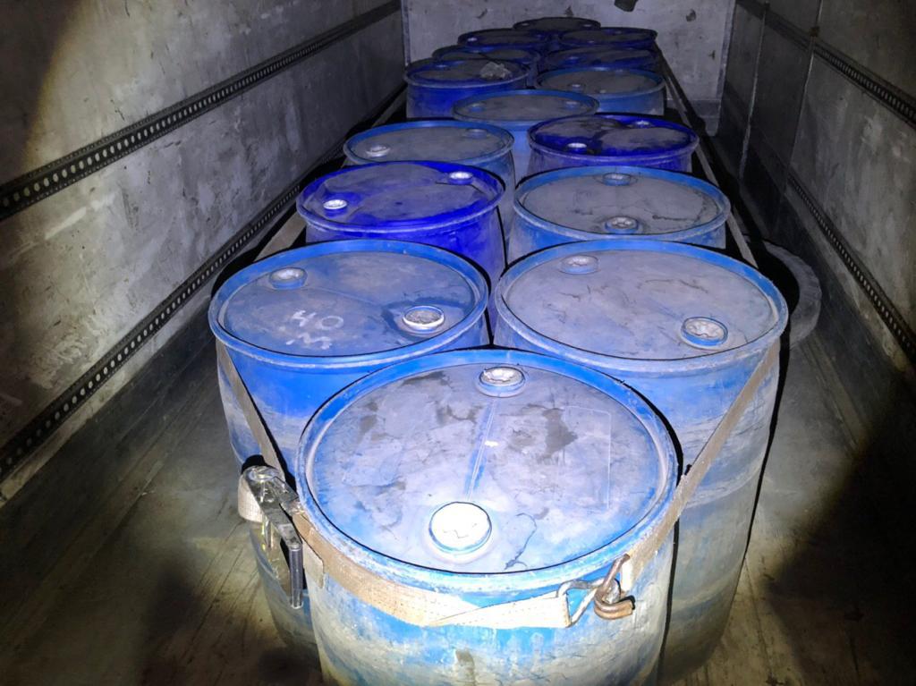 Под Запорожьем в грузовом авто нашли 3 тонны спирта (ФОТО)