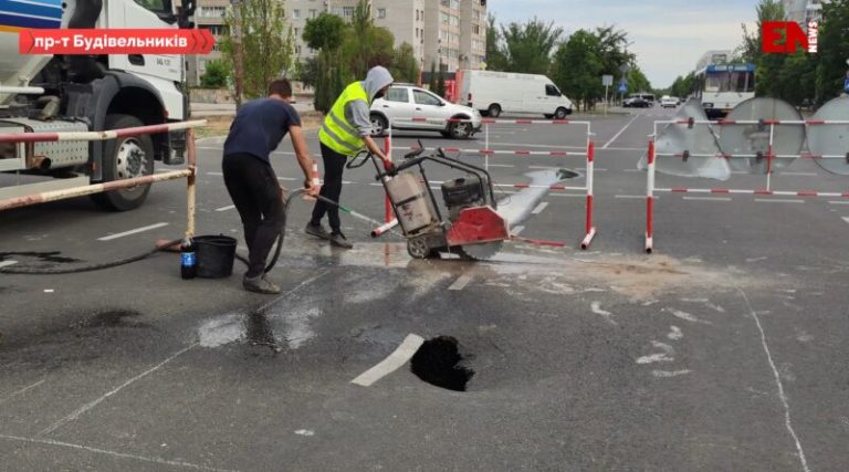 В Запорожской области под асфальт провалился скутерист (ФОТО, ВИДЕО)
