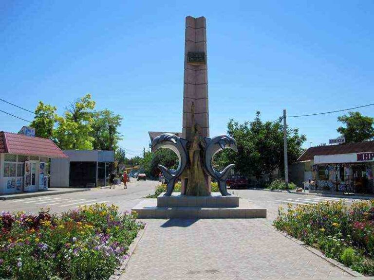 В Кирилловке перед началом курортного сезона начали снос самостроев (ФОТО)