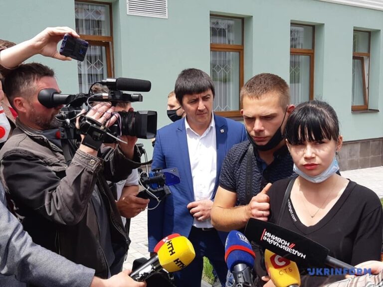 В Запорожье арестовали няню детсада, где умер ребенок: ВИДЕО из зала суда