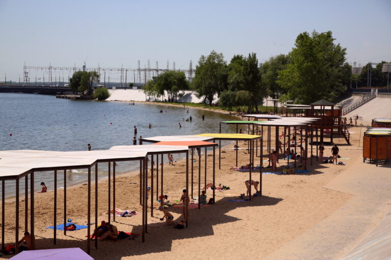 В Запорожье открыли новый современный пляж с лифтом (ФОТО, ВИДЕО)