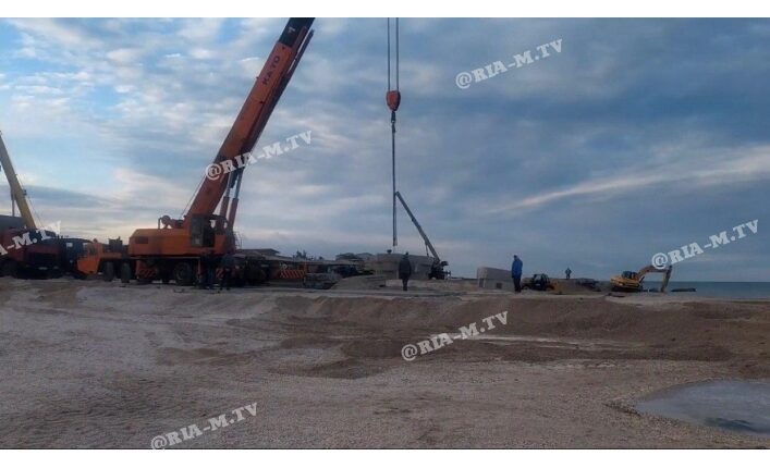 На берегу Азовского моря начали незаконное строительство (ФОТО, ВИДЕО)