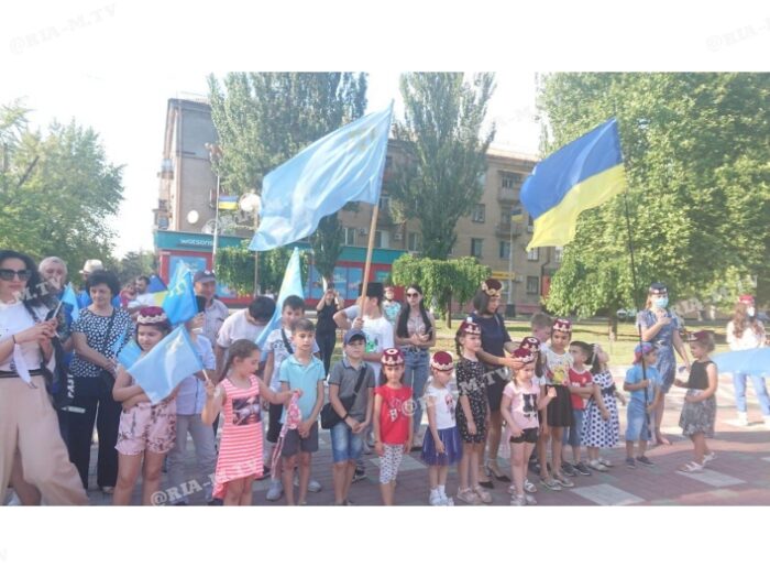 В Запорожской области заметили колонну автомобилей с флагами (ВИДЕО-ФОТО)